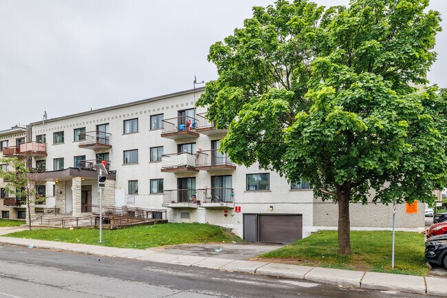 5110 Notre-Dame Boul in Laval, QC - Building Photo - Building Photo