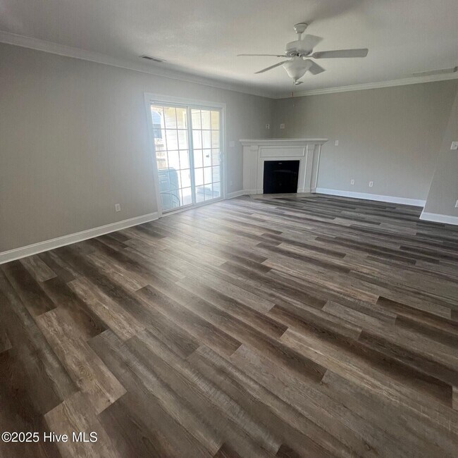 1925 Cambria Dr in Greenville, NC - Building Photo - Building Photo
