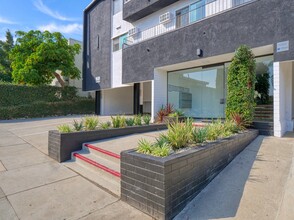 1933 S Bedford St in Los Angeles, CA - Foto de edificio - Building Photo