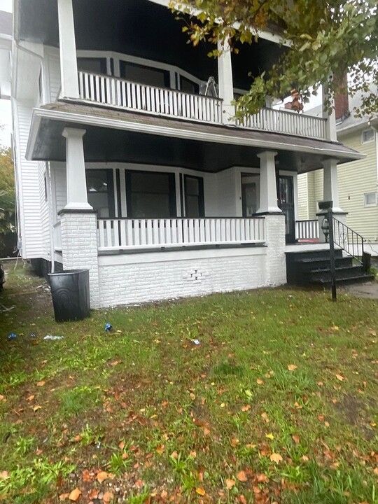 13412 Graham Ave in East Cleveland, OH - Foto de edificio