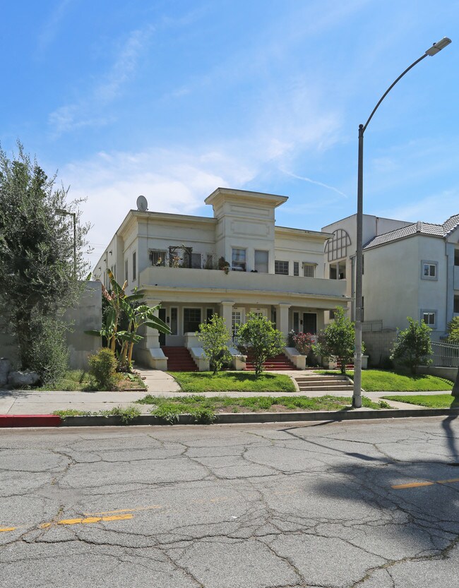 814 S New Hampshire Ave in Los Angeles, CA - Building Photo - Building Photo