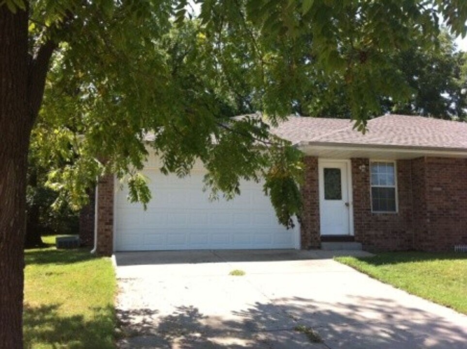 3214 A St in Springfield, MO - Building Photo