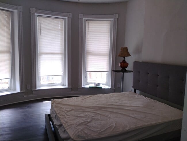 3917 Park Heights Ave in Baltimore, MD - Building Photo - Building Photo