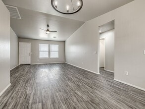 2701 Flame Lily Rd in Yukon, OK - Building Photo - Building Photo