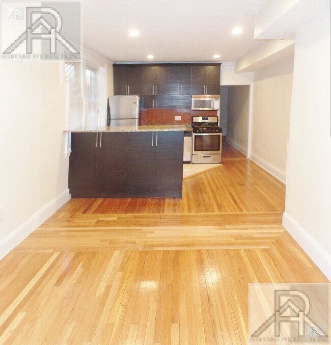 73 Thatcher St, Unit 402