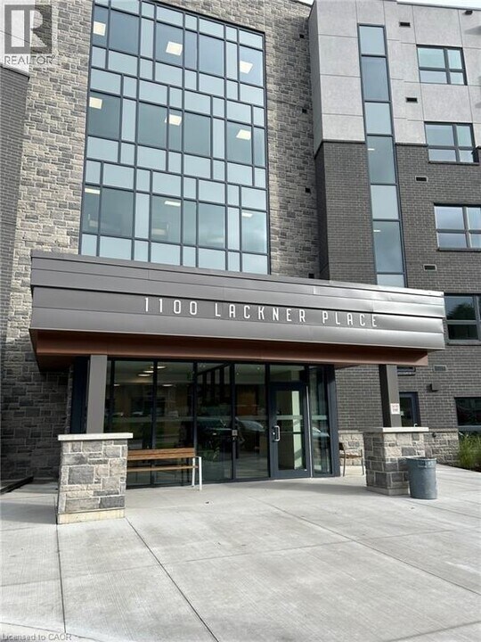 1100 Lackner Pl in Kitchener, ON - Building Photo