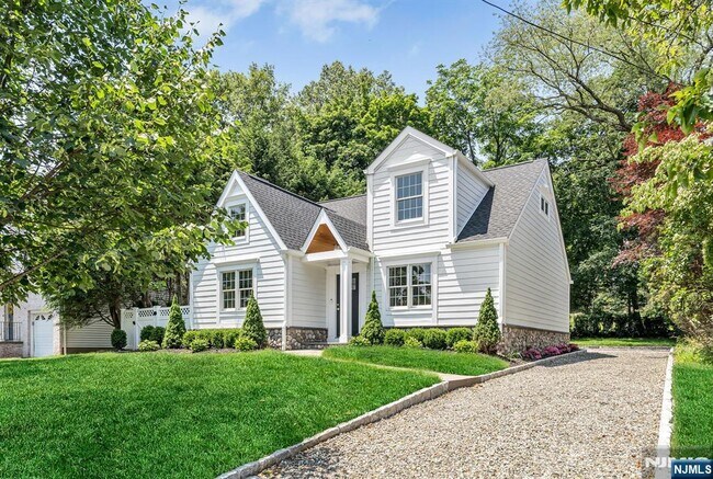 11 Carlton Ave in Ho Ho Kus, NJ - Building Photo - Building Photo