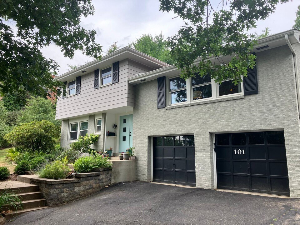 101 Grandview Dr S in Pittsburgh, PA - Building Photo