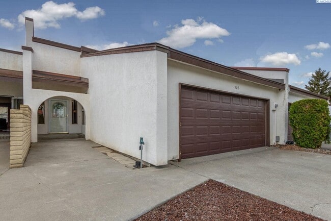 1923 Meadows Dr N in Richland, WA - Building Photo - Building Photo