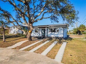 2061 S Peninsula Dr in Daytona Beach, FL - Building Photo - Building Photo