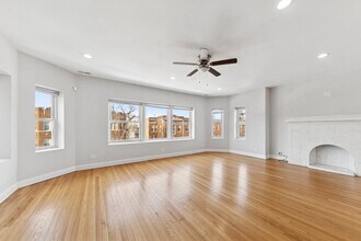 7515 S Essex Ave in Chicago, IL - Building Photo - Building Photo