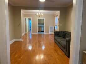 90-29 139th St in Queens, NY - Building Photo