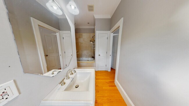 32 Ward St, Unit 3 in Boston, MA - Building Photo - Building Photo