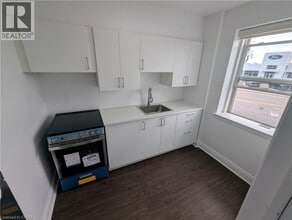 849 Brant St in Burlington, ON - Building Photo - Building Photo