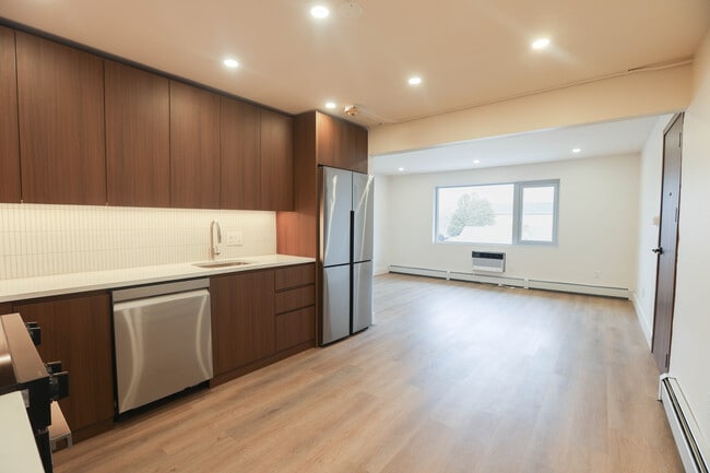 Admiral Apartments in Providence, RI - Building Photo - Building Photo