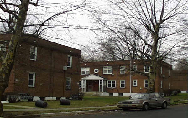 1200-1202 Holland St in Crum Lynne, PA - Building Photo