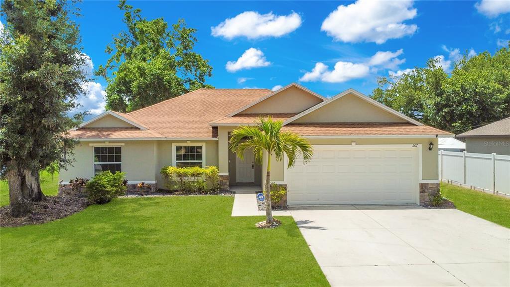 207 Denton Ave in Auburndale, FL - Building Photo