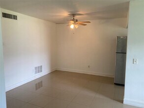 51 NE 204th St in Miami, FL - Building Photo - Building Photo