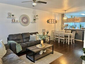 2435 Lake Woodberry Cir in Brandon, FL - Building Photo - Building Photo