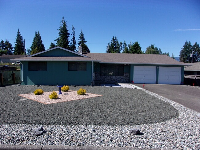 property at 1420 W 10th St