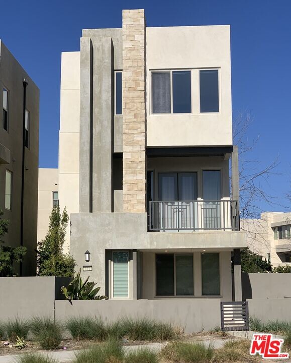 101 Bosque in Irvine, CA - Building Photo