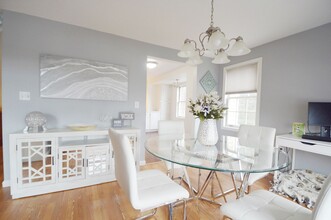 1 Village Way in Holden, MA - Foto de edificio - Building Photo