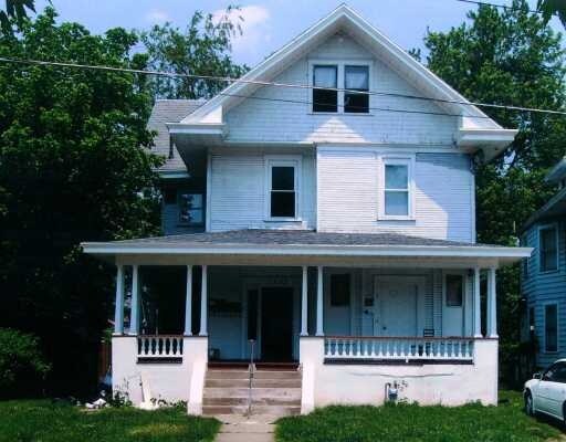 1522 Lee St E in Charleston, WV - Foto de edificio