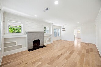 827 Ralfallen St in Houston, TX - Building Photo - Building Photo