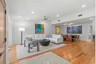 2377 Harbour Oaks Dr in Longboat Key, FL - Building Photo - Building Photo