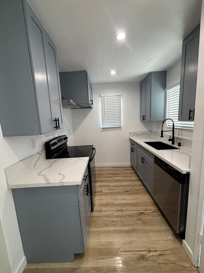 708 N Juanita in Redondo Beach, CA - Building Photo - Building Photo
