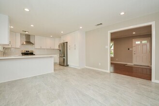 1437 Wisterwood Dr in Houston, TX - Building Photo - Building Photo