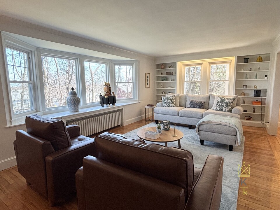 198 Wolcott Rd in Chestnut Hill, MA - Building Photo