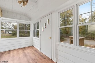 20 Riverside Ave in Warren, NJ - Building Photo - Building Photo
