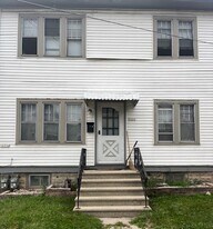 1659 N Warren Ave, Unit upper in Milwaukee, WI - Building Photo