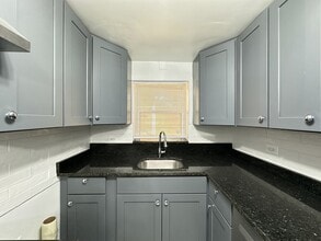 2754 W North Shore Ave in Chicago, IL - Building Photo - Building Photo