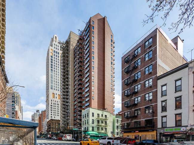 Le Trianon in New York, NY - Foto de edificio - Building Photo