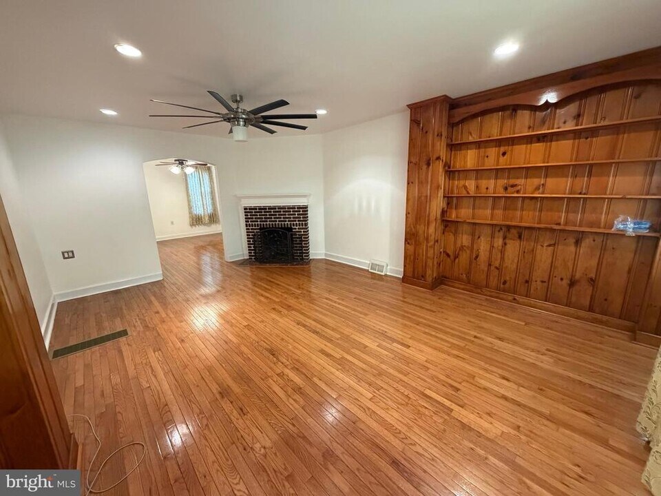 1535 Willow St in Norristown, PA - Building Photo