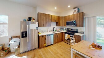 6271 Mary Ln Dr in San Diego, CA - Building Photo