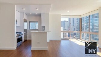 102 W 27th St, Unit 14E in New York, NY - Building Photo