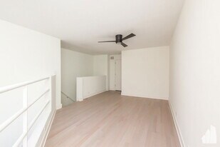 944 W Grace St in Chicago, IL - Building Photo