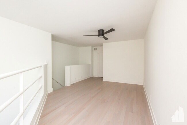 property at 944 W Grace St