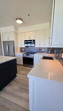 200 Paris Ln in Newport Beach, CA - Building Photo - Building Photo