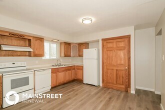 1215 Dawn Valley Dr in Maryland Heights, MO - Building Photo - Building Photo
