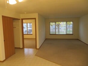 584 W State St in Hartford, WI - Building Photo - Building Photo