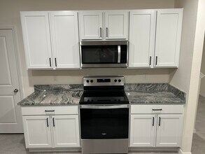 5548 Oxford Gray Rd in Zephyrhills, FL - Building Photo - Building Photo