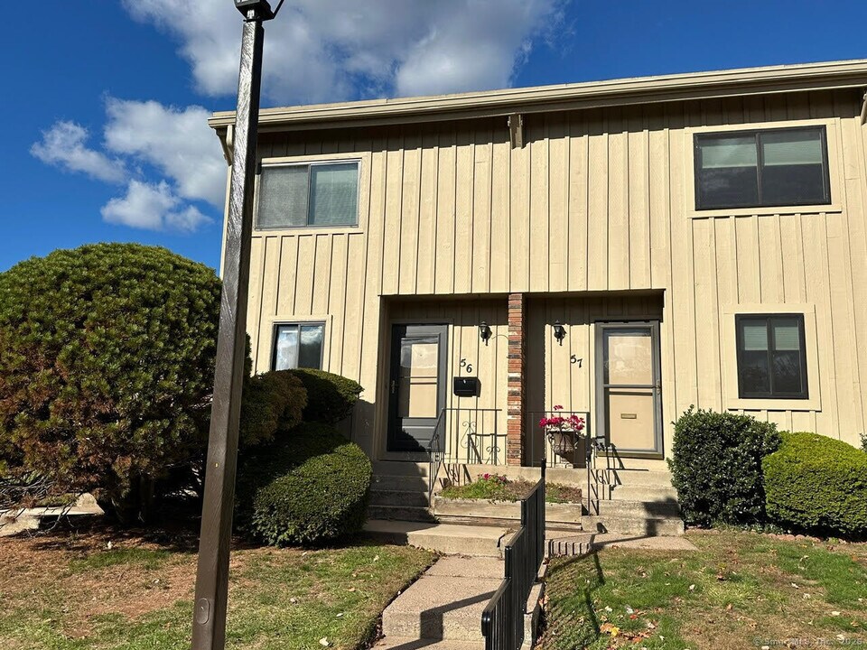 56 Webster Ct in Newington, CT - Building Photo