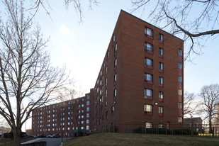 Borden Place in Fall River, MA - Foto de edificio - Building Photo