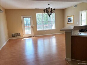 1489 Fox Pointe Cir in Ann Arbor, MI - Building Photo - Building Photo