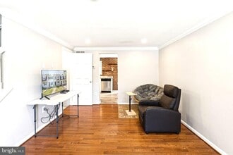 32 Dorrell Ct in Sterling, VA - Building Photo - Building Photo