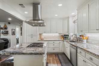 8054 Horseshoe Bar Rd in Loomis, CA - Building Photo - Building Photo